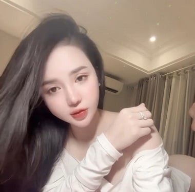 Chu Thúy Quỳnh xinh đẹp và còn hấp dẫn nữa