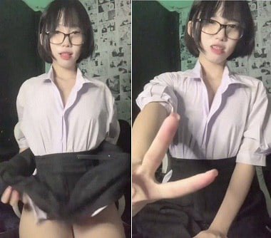 Em học sinh vếu bé nhưng dâm đãng